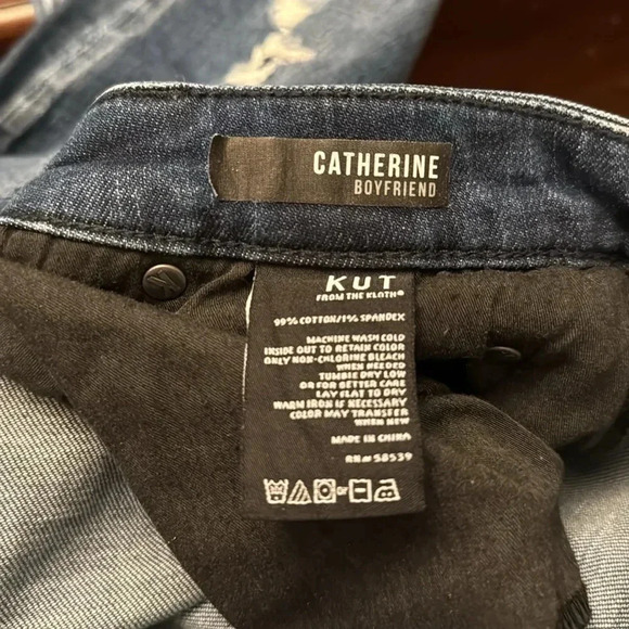 Kut from the Kloth Catherine boyfriend fit distressed jeans size 6 - Picture 6 of 6